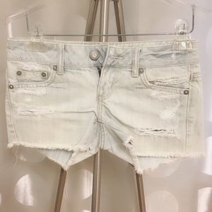 American Eagle Ripped shorts 😉